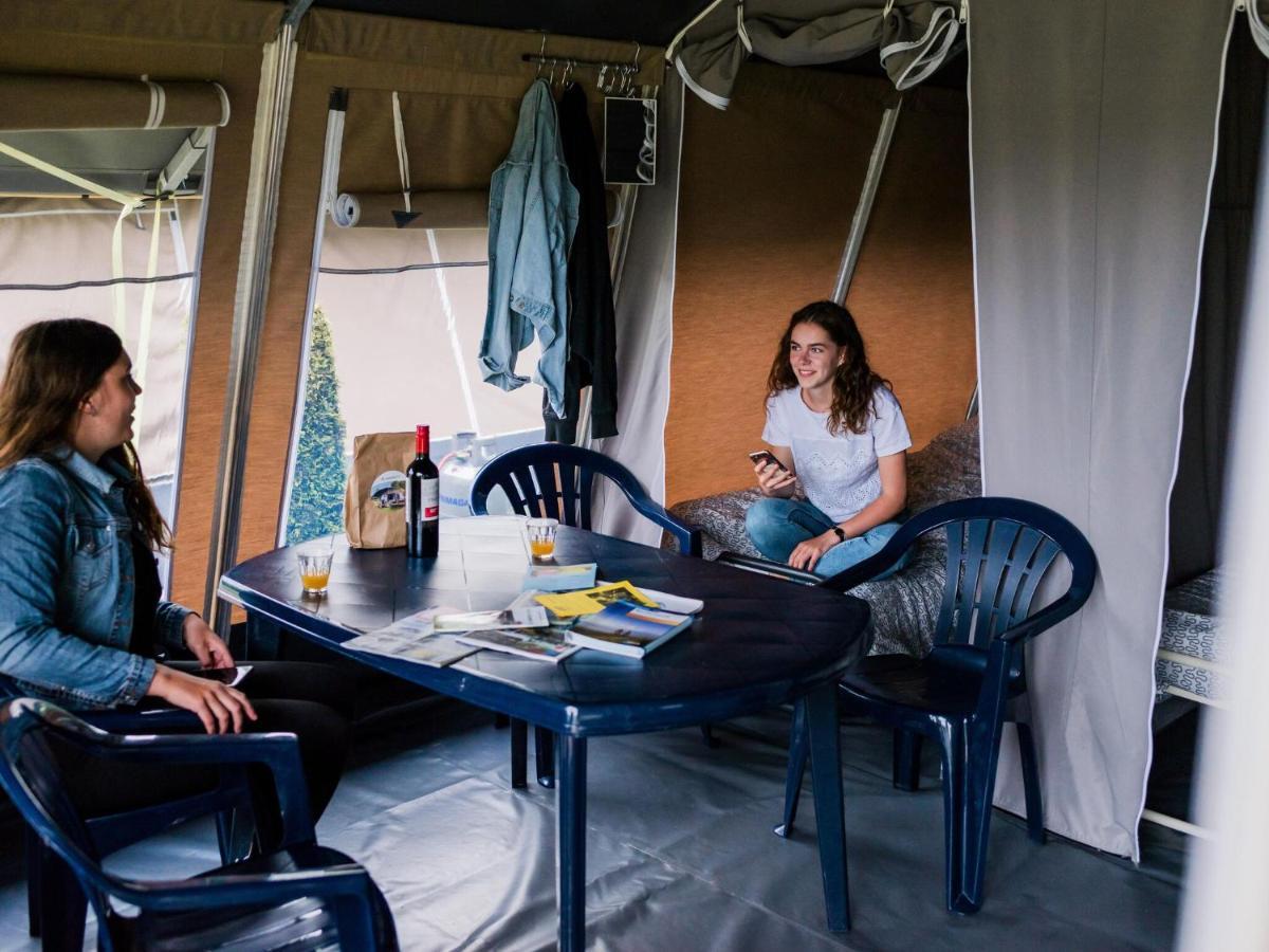 Nice Tent Lodge On A Campsite, Bordering The Forest, Luxembourg At 27 Km Medernach エクステリア 写真